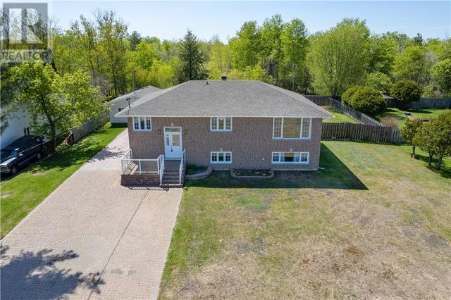 2911 Anton Avenue, House detached with 4 bedrooms, 2 bathrooms and null parking in Greater Sudbury ON | Image 2