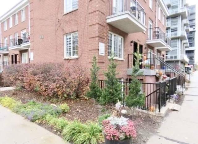 103 - 2 Shaw St, Townhouse with 1 bedrooms, 1 bathrooms and 1 parking in Toronto ON | Image 1