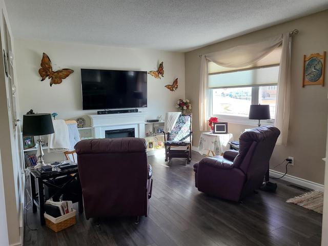 9600 99 Avenue, House detached with 2 bedrooms, 1 bathrooms and 4 parking in Sexsmith AB | Image 4