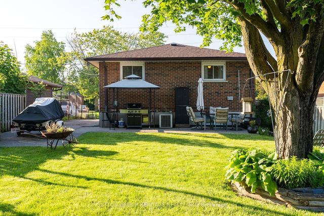 351 Conant St, House detached with 3 bedrooms, 1 bathrooms and 4 parking in Oshawa ON | Image 35