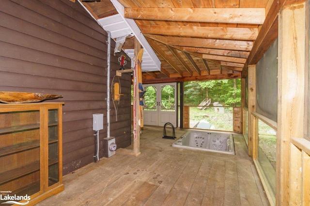 1028 Old 117 Highway, House detached with 3 bedrooms, 2 bathrooms and 8 parking in Lake of Bays ON | Image 37