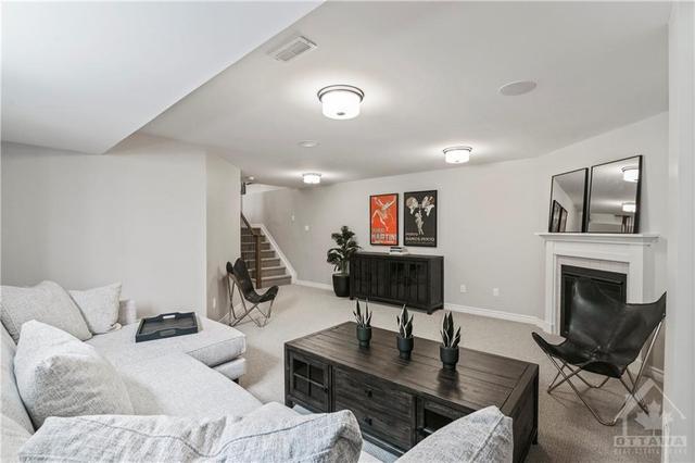 707 Maverick Crescent, Townhouse with 3 bedrooms, 3 bathrooms and 2 parking in Ottawa ON | Image 26