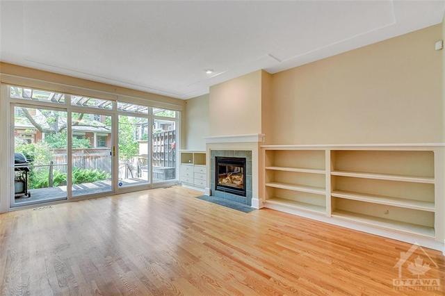 239 Second Avenue, Townhouse with 3 bedrooms, 3 bathrooms and 2 parking in Ottawa ON | Image 7