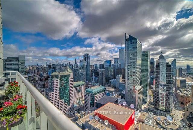 4404 - 300 Front St W, Condo with 2 bedrooms, 3 bathrooms and 2 parking in Toronto ON | Image 32