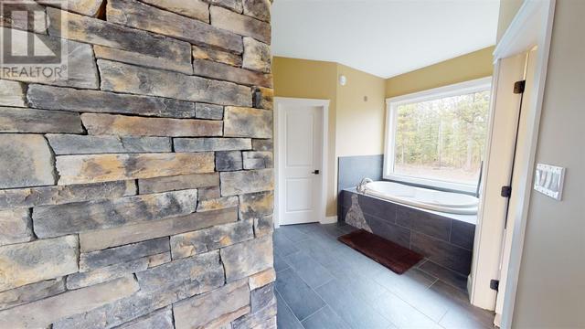 7048 Stockyard Road, House detached with 3 bedrooms, 4 bathrooms and null parking in Cariboo L BC | Image 22