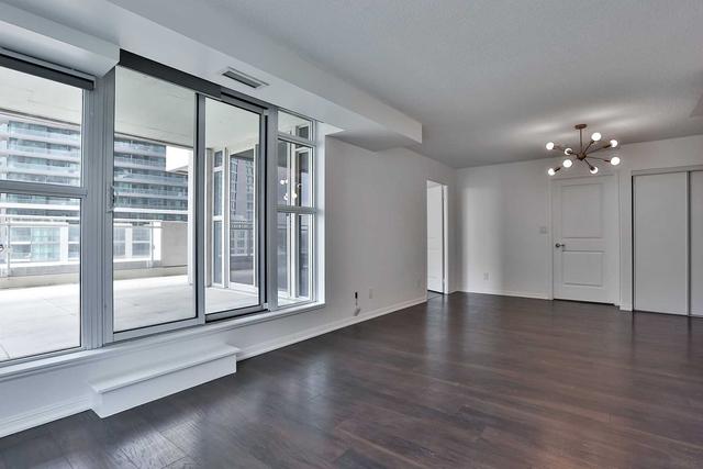 809 - 35 Bastion St, Condo with 2 bedrooms, 2 bathrooms and 2 parking in Toronto ON | Image 2