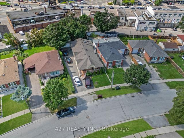 8 Batawa Cres W, House detached with 3 bedrooms, 3 bathrooms and 6 parking in Toronto ON | Image 23