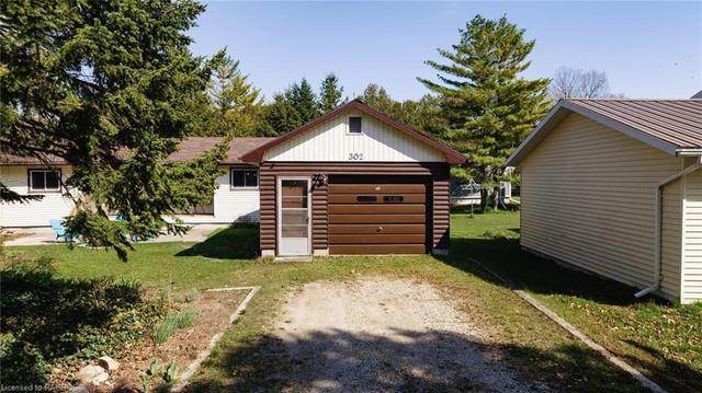 302 Sauk Court, House detached with 3 bedrooms, 1 bathrooms and 3 parking in Huron Kinloss ON | Image 4