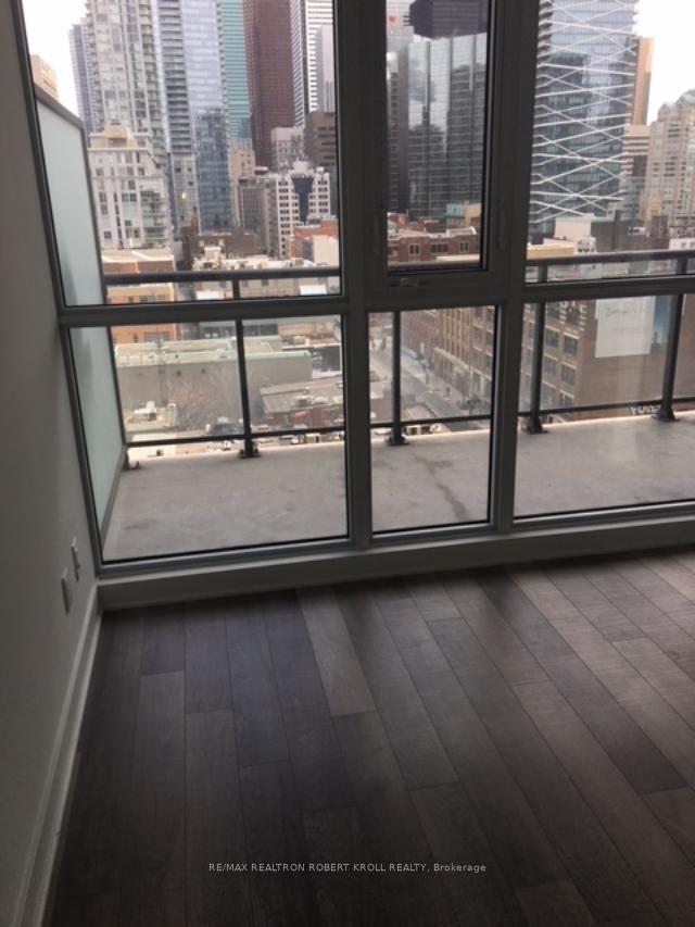 1008 - 290 Adelaide St W, Condo with 1 bedrooms, 1 bathrooms and 0 parking in Toronto ON | Image 3
