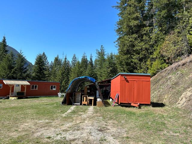 2276 Highway 6, House detached with 2 bedrooms, 3 bathrooms and null parking in Central Kootenay H BC | Image 39