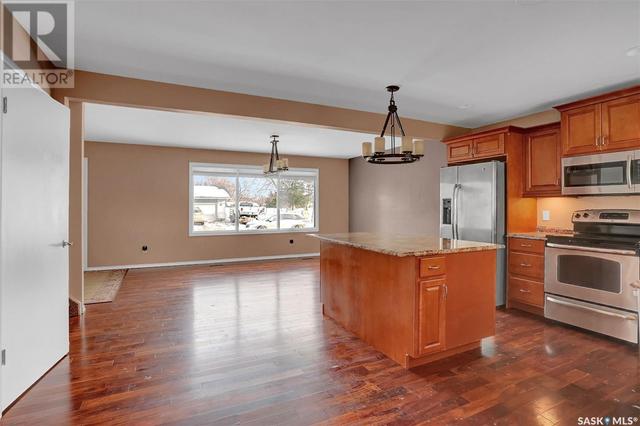 1002 Broad Street N, House detached with 4 bedrooms, 2 bathrooms and null parking in Regina SK | Image 6