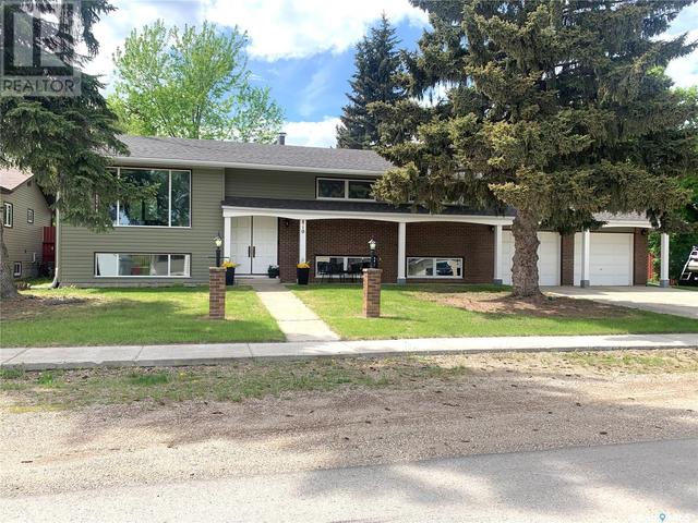 810 Cartier Street, House detached with 4 bedrooms, 3 bathrooms and null parking in Whitewood SK | Image 1