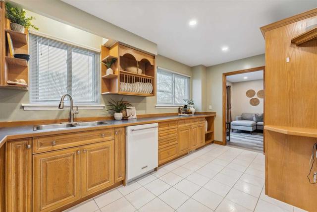 53 Calder Cres, House detached with 4 bedrooms, 4 bathrooms and 6 parking in Whitby ON | Image 4