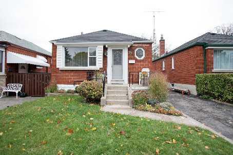 79 Manderley Dr, House detached with 3 bedrooms, 2 bathrooms and 3 parking in Toronto ON | Image 1