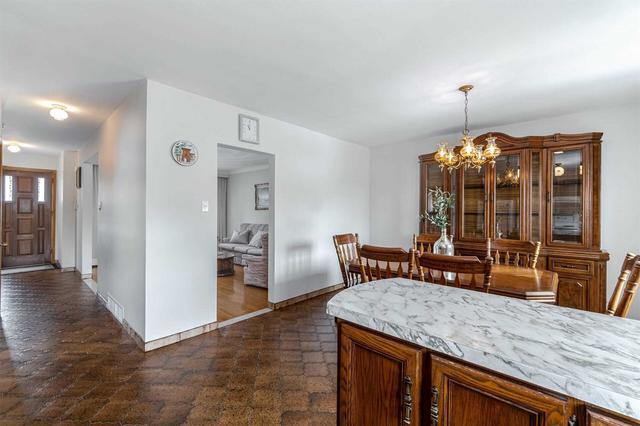 15 Gotham Crt, House semidetached with 3 bedrooms, 3 bathrooms and 4 parking in Toronto ON | Image 6