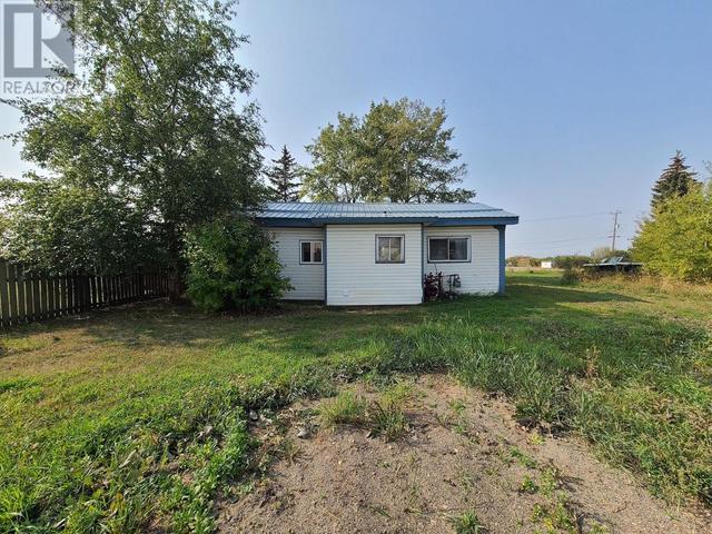 10855 102 Street, House detached with 2 bedrooms, 1 bathrooms and null parking in Taylor BC | Image 28