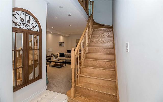 983 Francine Cres, House semidetached with 4 bedrooms, 3 bathrooms and 1 parking in Mississauga ON | Image 13