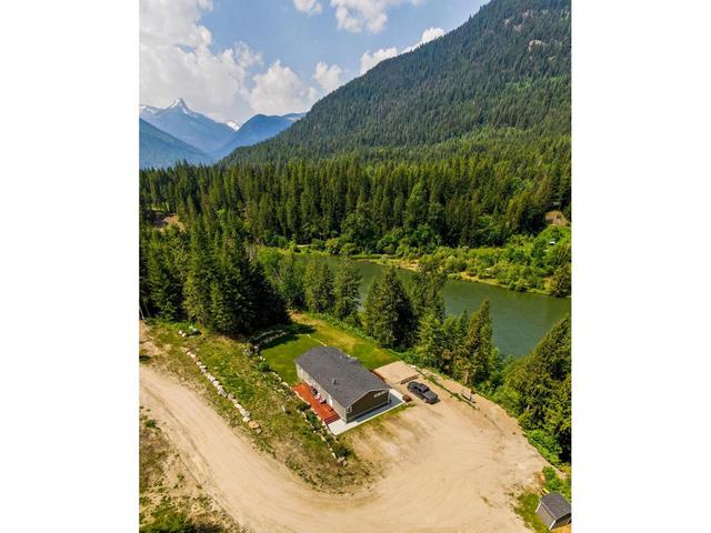 4042 Frogs Vista Drive, House detached with 3 bedrooms, 2 bathrooms and null parking in Central Kootenay H BC | Image 41
