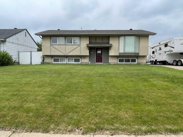 23 Bennett Crescent, House detached with 3 bedrooms, 1 bathrooms and 5 parking in Wood Buffalo AB | Image 34
