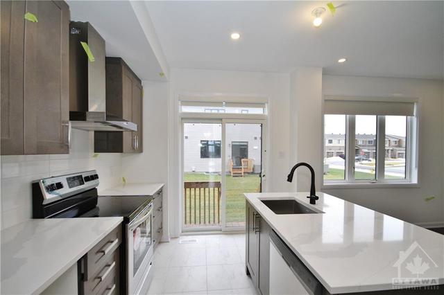 565 Aglish Mews, Townhouse with 3 bedrooms, 3 bathrooms and 3 parking in Ottawa ON | Image 10