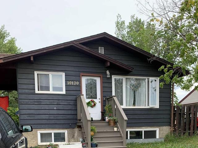 10120 110 Avenue, House detached with 5 bedrooms, 2 bathrooms and 4 parking in Grande Prairie AB | Image 1