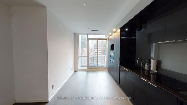 912 - 70 Temperance St, Condo with 1 bedrooms, 1 bathrooms and 0 parking in Toronto ON | Image 14