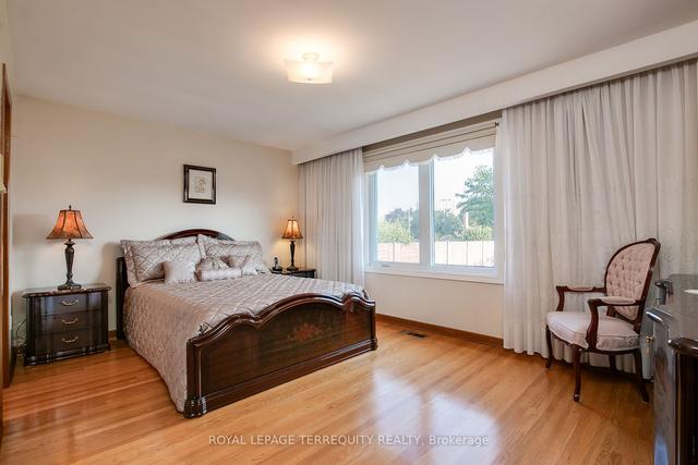 3 Byworth Blvd, House detached with 3 bedrooms, 3 bathrooms and 4 parking in Toronto ON | Image 4