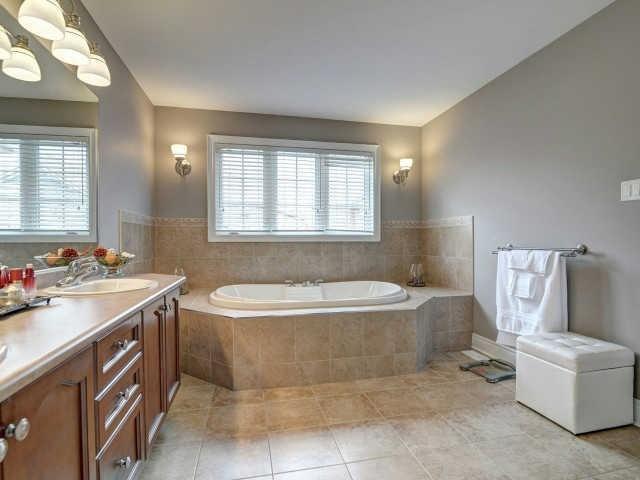 6748 Golden Hills Way, House detached with 4 bedrooms, 4 bathrooms and 2 parking in Mississauga ON | Image 12