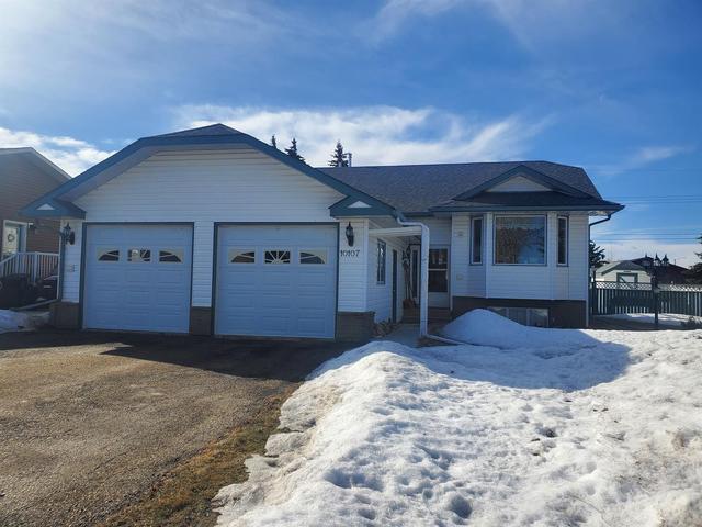 10107 106 Street, House detached with 3 bedrooms, 2 bathrooms and 4 parking in Hythe AB | Image 2