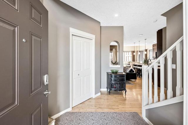 7903 Cougar Ridge Avenue Sw, House detached with 4 bedrooms, 3 bathrooms and 2 parking in Calgary AB | Image 3