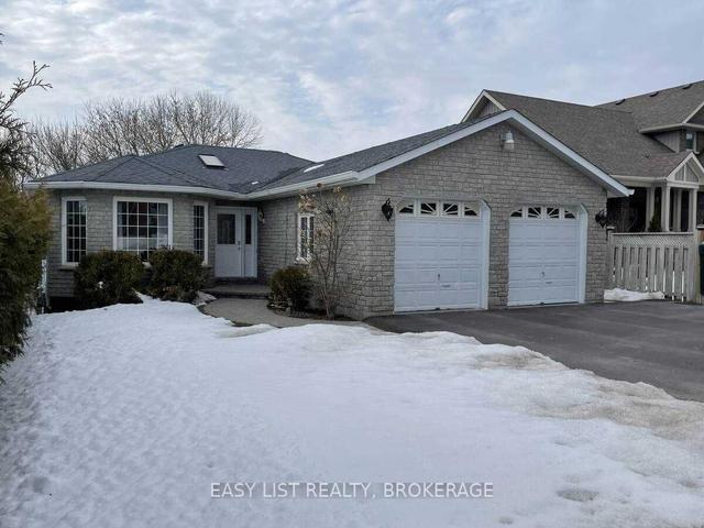 155 Cannifton Rd N, House detached with 2 bedrooms, 2 bathrooms and 8 parking in Belleville ON | Image 1