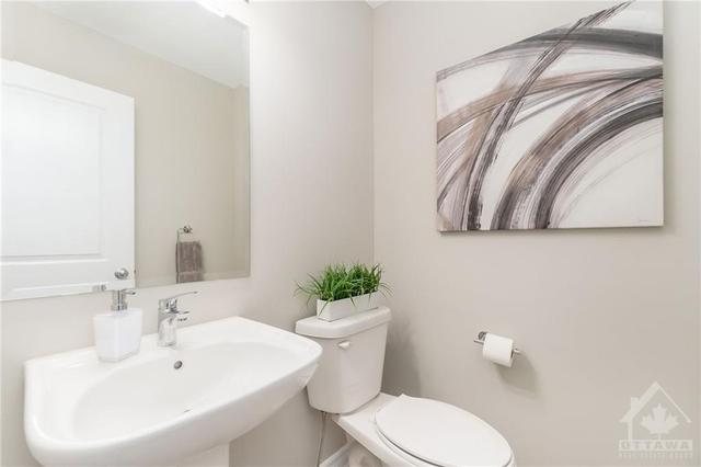 102 Livorno Court, Townhouse with 3 bedrooms, 3 bathrooms and 3 parking in Ottawa ON | Image 4