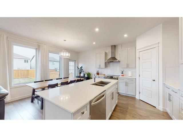 832 176 St Sw, House detached with 3 bedrooms, 2 bathrooms and null parking in Edmonton AB | Image 22