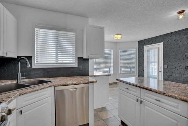 222 Douglas Ridge Circle Se, House detached with 3 bedrooms, 3 bathrooms and 4 parking in Calgary AB | Image 9