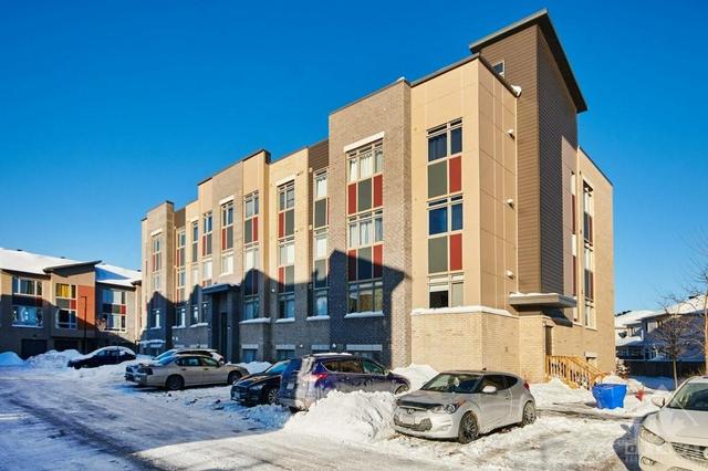 002 - 315 Terravita Private, Condo with 2 bedrooms, 1 bathrooms and 1 parking in Ottawa ON | Image 1