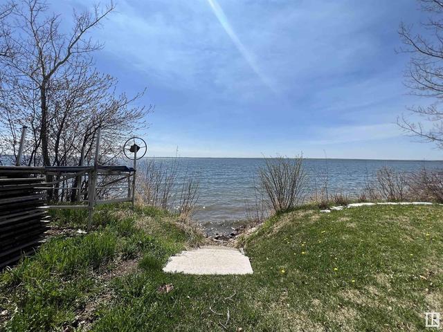 34 Lakeshore Dr, House detached with 3 bedrooms, 1 bathrooms and null parking in Sundance Beach AB | Image 35
