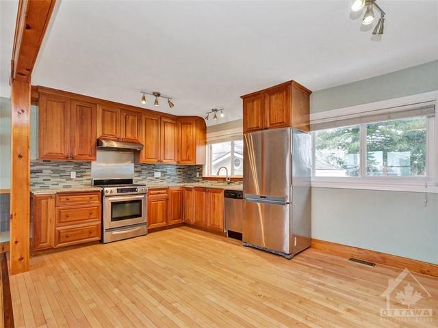 337 Knox Crescent, House detached with 3 bedrooms, 2 bathrooms and 3 parking in Ottawa ON | Image 10