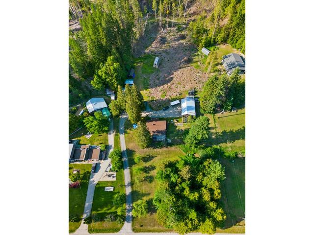 2466 Cunningham Road, House detached with 3 bedrooms, 2 bathrooms and null parking in Central Kootenay H BC | Image 74