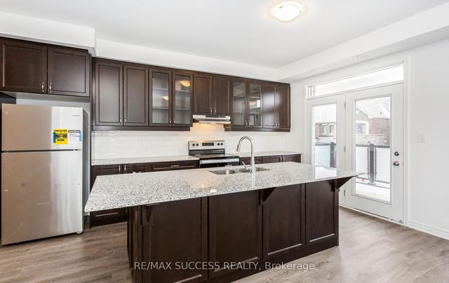 67 Keppel Circ E, House attached with 3 bedrooms, 3 bathrooms and 3 parking in Brampton ON | Image 9
