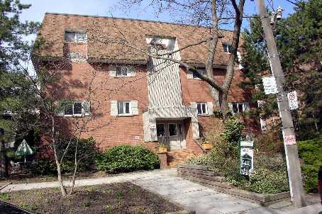 03 - 28 Admiral Rd, Townhouse with 3 bedrooms, 3 bathrooms and 1 parking in Toronto ON | Image 1