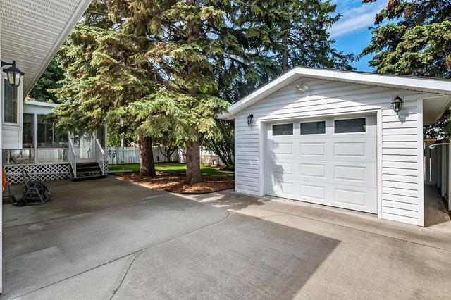 11015 Bradbury Drive Sw, House detached with 4 bedrooms, 2 bathrooms and 2 parking in Calgary AB | Image 23