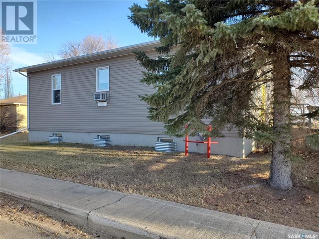 402 Minto Street, House detached with 0 bedrooms, 1 bathrooms and null parking in Elbow SK | Image 25