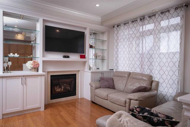 80 Littleriver Crt, House attached with 4 bedrooms, 4 bathrooms and 3 parking in Vaughan ON | Image 2