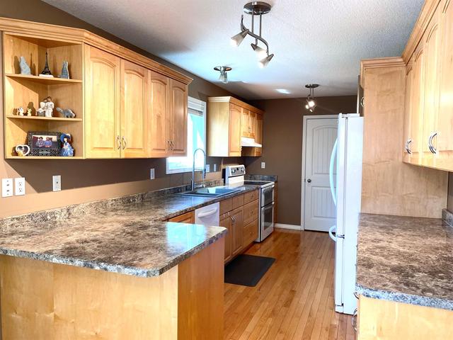 121 - 46139 Rr 205, House detached with 4 bedrooms, 3 bathrooms and null parking in Camrose County AB | Image 15