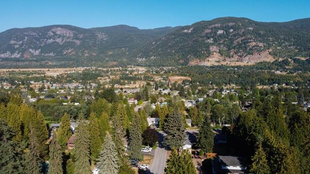 2644 10th Avenue, House detached with 4 bedrooms, 2 bathrooms and null parking in Castlegar BC | Image 31