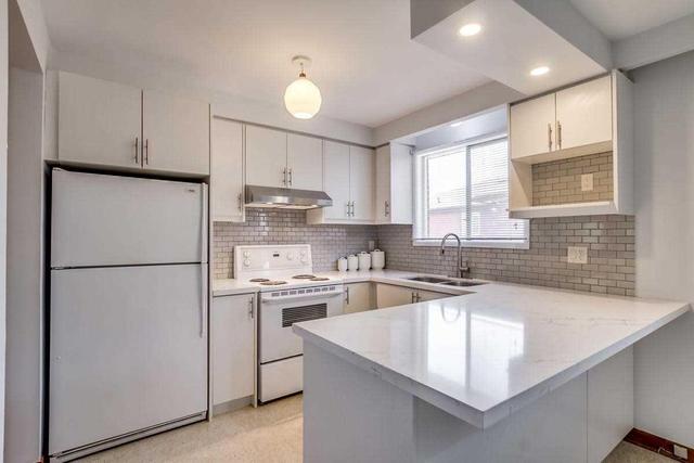 80 Blacksmith Cres, House detached with 3 bedrooms, 2 bathrooms and 4 parking in Toronto ON | Image 6