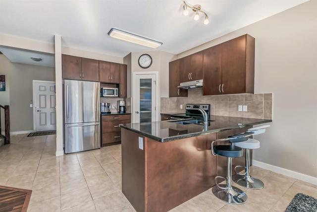 31 Everwoods Park Sw, House detached with 3 bedrooms, 2 bathrooms and 4 parking in Calgary AB | Image 6