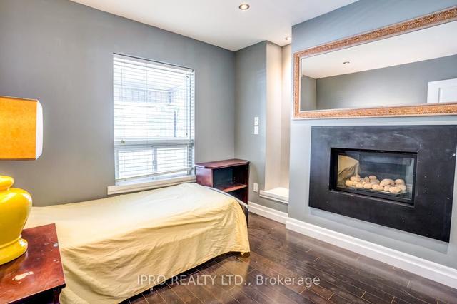 1531 Queen St E, House semidetached with 3 bedrooms, 4 bathrooms and 0 parking in Toronto ON | Image 2