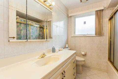 8 Maxwell St, House detached with 3 bedrooms, 3 bathrooms and 4 parking in Toronto ON | Image 9