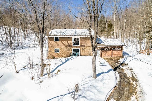 1274 Camel Lake Rd, House detached with 2 bedrooms, 2 bathrooms and 12 parking in Muskoka Lakes ON | Image 1
